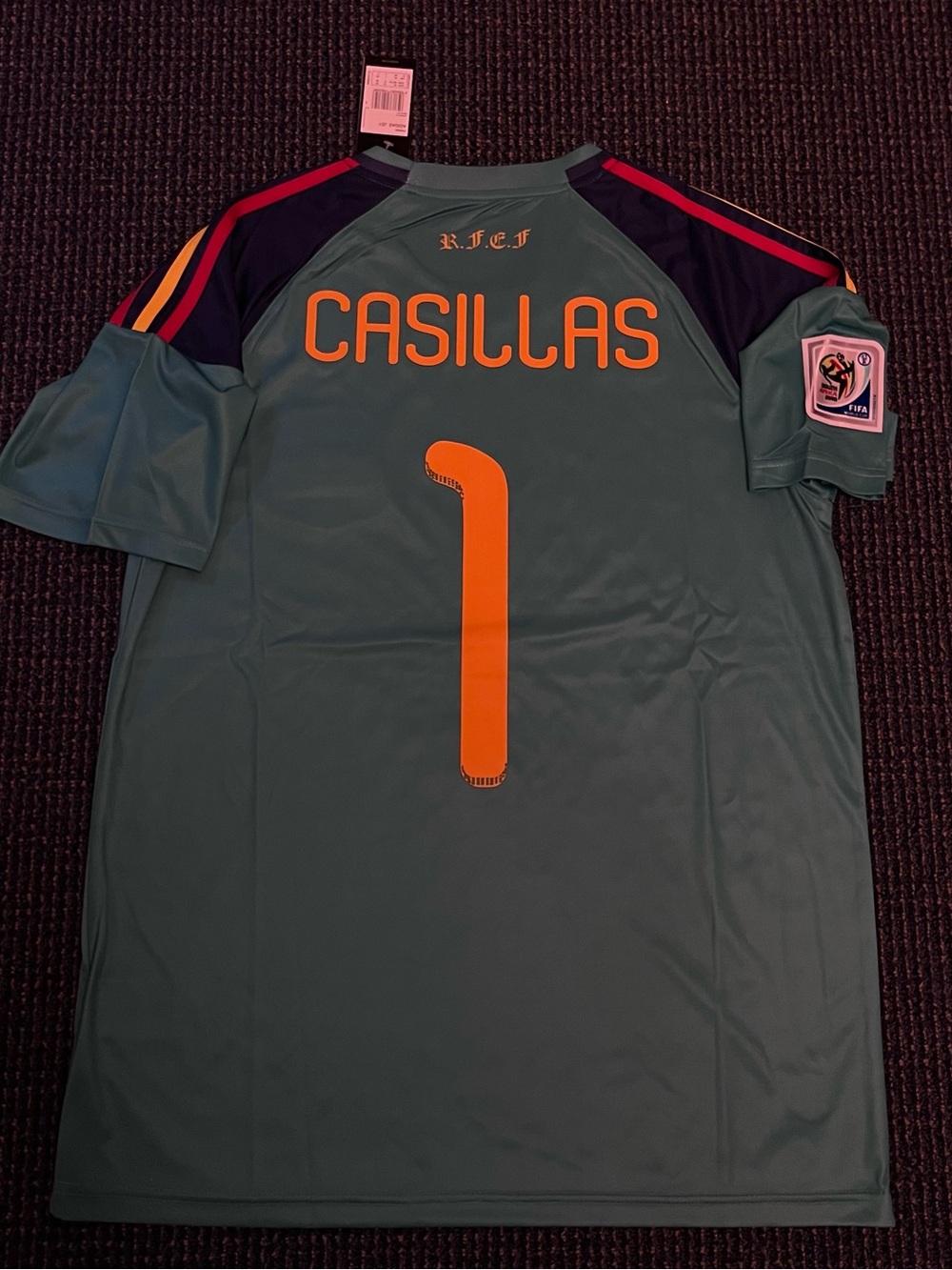 CASILLAS 1 SPAIN 2010 HOME WORLD CUP JERSEY ( M)
